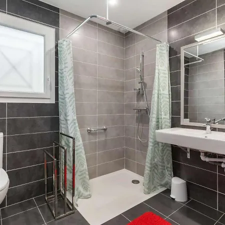 Βίλα T4 Climatisee Avec Jardin, Jacuzzi Et Free Wifi A 600 M De La - Fr-1-423-234 *