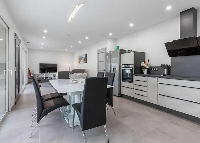 T4 Climatisee Avec Jardin, Jacuzzi Et Free Wifi A 600 M De La - Fr-1-423-234 아그